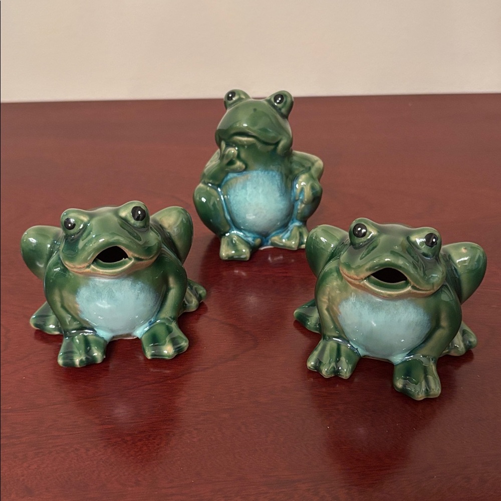 Set of three smooth ceramic green frog figurines